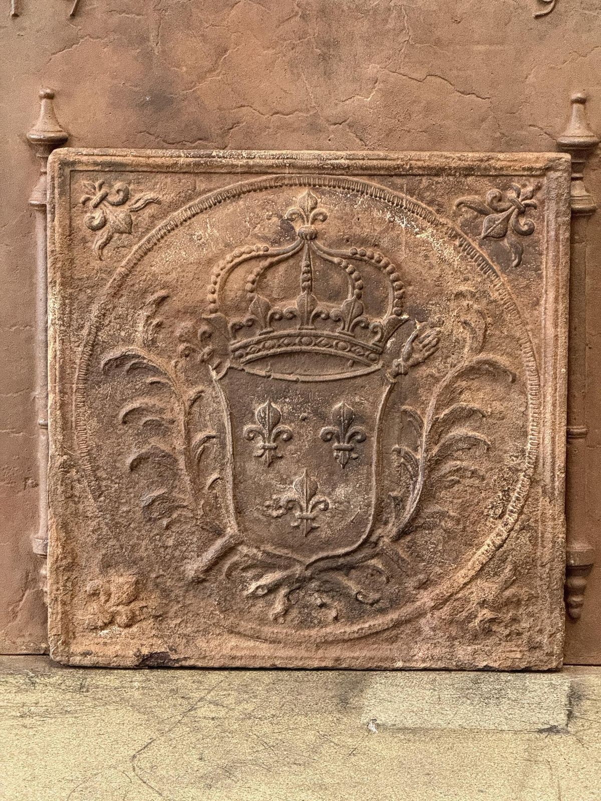 photo vinterior 18th Century French Louis XV 'Arms Of France' Fireback / Backsplash