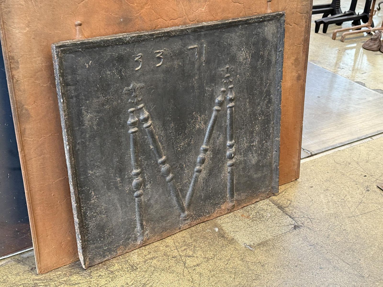 photo vinterior 18th C French Fireback / Backsplash With Pillars And Fleurs De Lys, Dated 1733