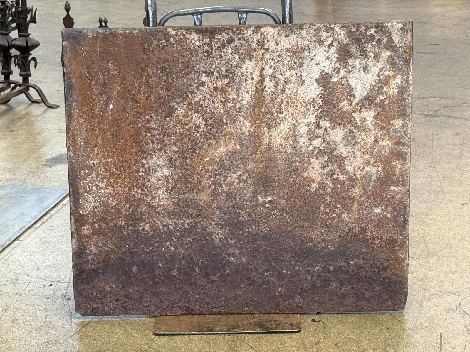 photo vintage 18th C French Fireback / Backsplash With Pillars And Fleurs De Lys, Dated 1733