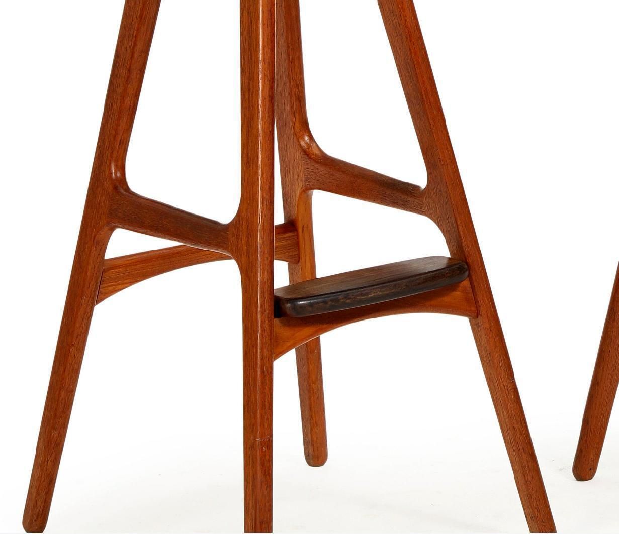 A Pair Of Erik Buck Od61 Bar Stools photo vinterior