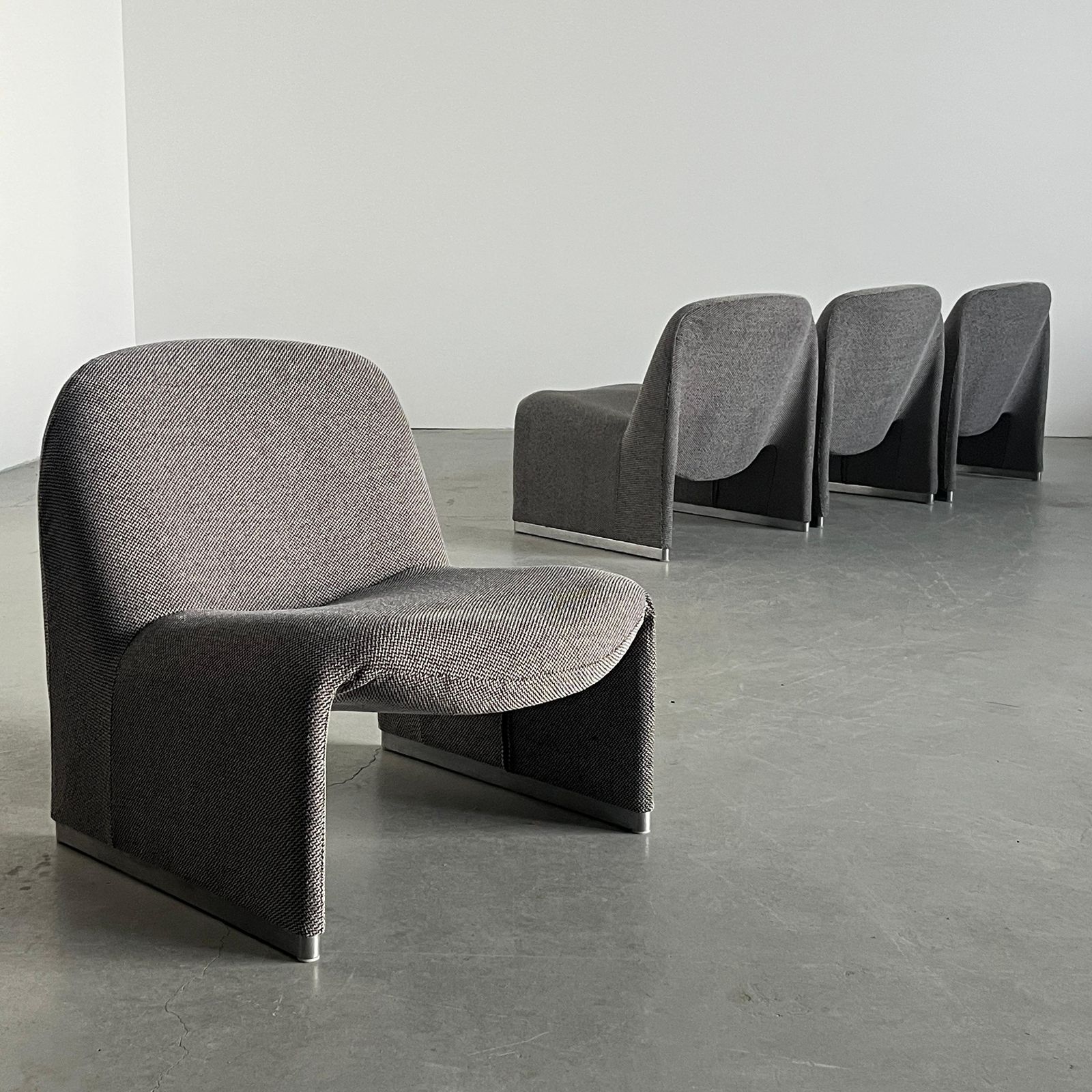 1 Of 4 Vintage Gray ‘Alky’ Chairs By Giancarlo Piretti For Anonima Castelli, 70s photo furniture