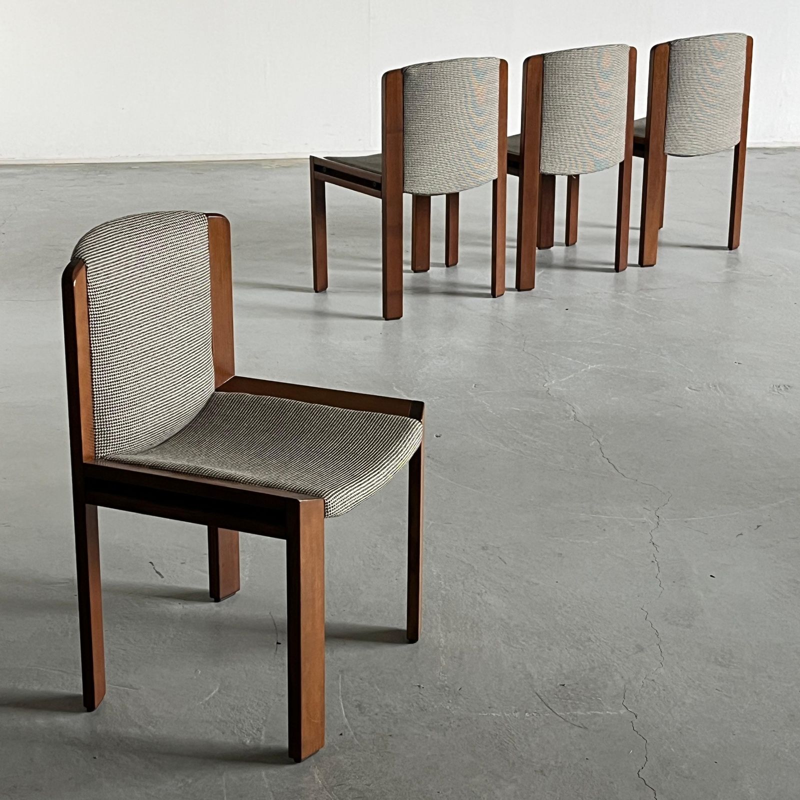 Set Of 4 ‘Model 300’ Dining Chairs By Joe Colombo For Pozzi, 1970s Italy photo furniture