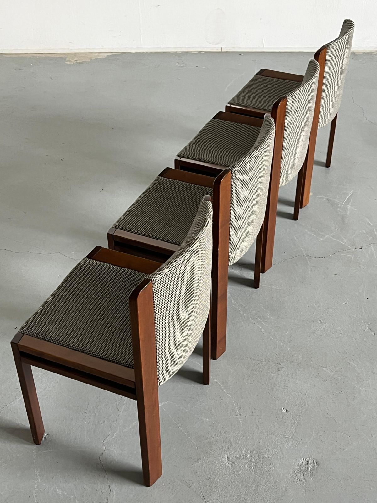 Set Of 4 ‘Model 300’ Dining Chairs By Joe Colombo For Pozzi, 1970s Italy photo vinterior