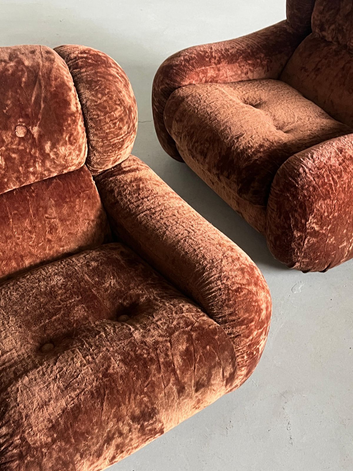 Pair Of Large Italian Mid Century Cloud Armchairs In Dark Brown Fabric, 1970s photo buy
