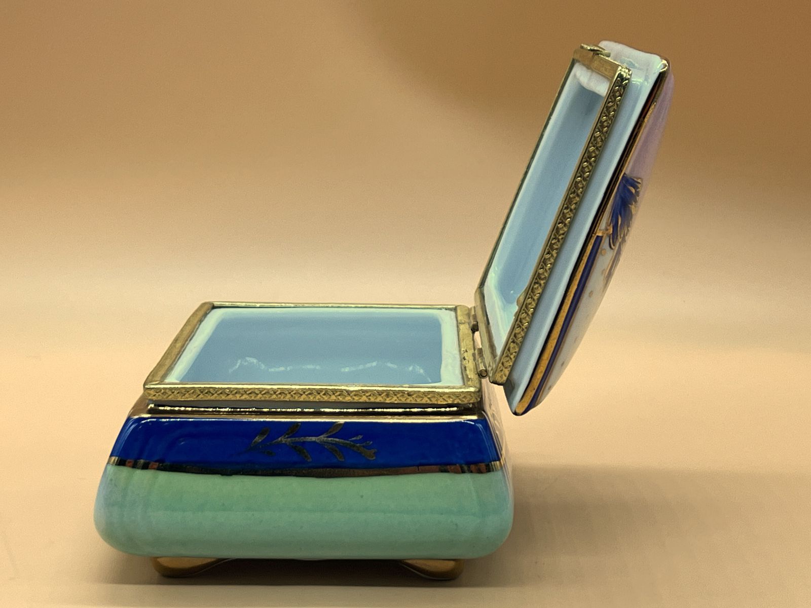 Large Limoges Porcelain France Hand Painted Hinged Trinket / Jewelry Box. photo buy