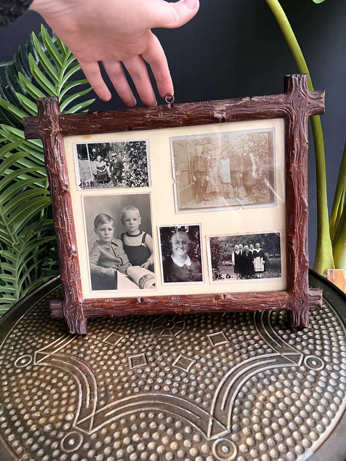 photo vinterior Tramp Art Picture Frame: Hand Carved Folk Art Wood, Swiss 1900s
