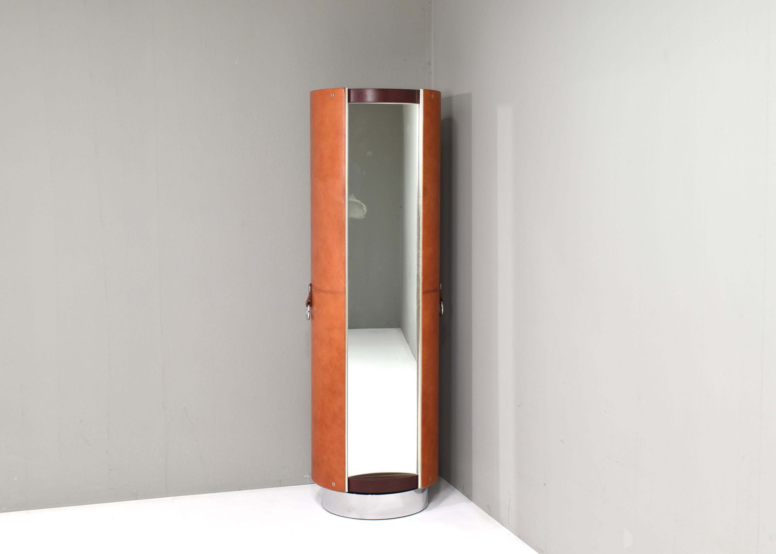 Guido Faleschini Tucroma Swivel Dressing Cabinet For I4mariani – 1971 photo buy