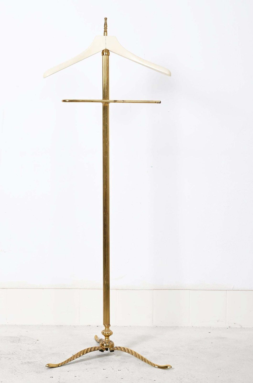 Italian Midcentury Brass Personal Valet With Lacquered Wood Shoulder photo Furniture