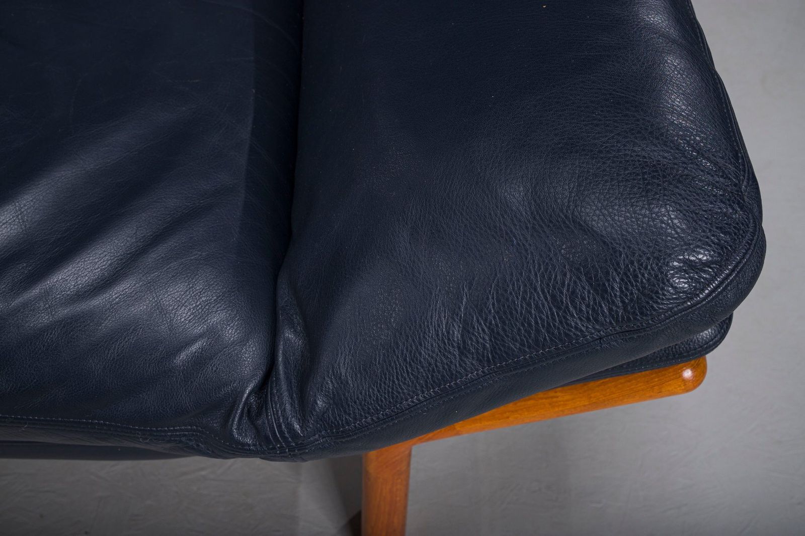 2037.0 Danish 3 Seater Sofa In Teak And Navy Leather By Komfort, 1970s photo