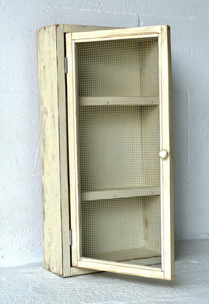 Vintage Wandkast Met Gaaswerk photo furniture