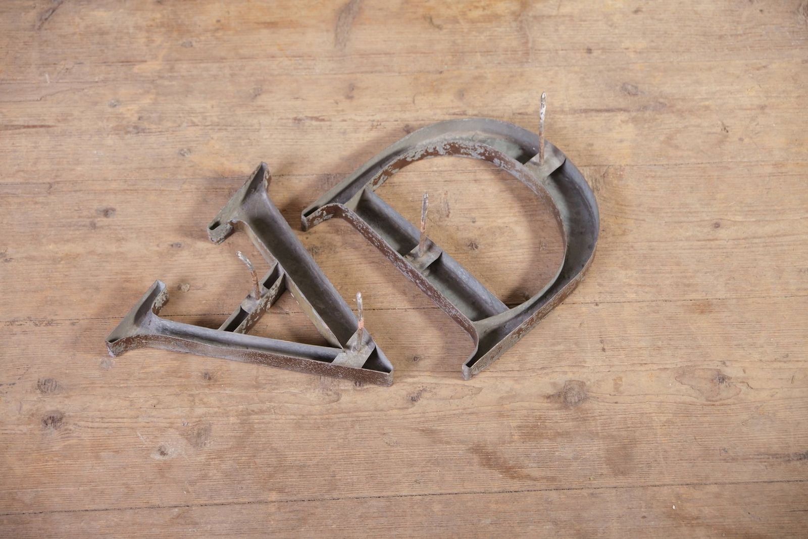 Vintage Metalen Letterbord A, Voormalig Tsjecho Slowakije, Jaren 1940, Set Van 2 photo buy