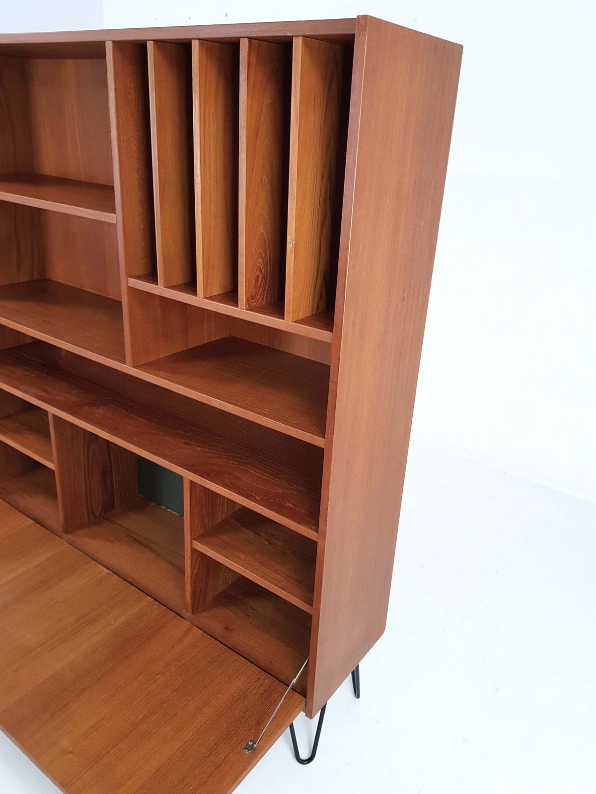 Mid Century Sideboard Shelving photo vinterior