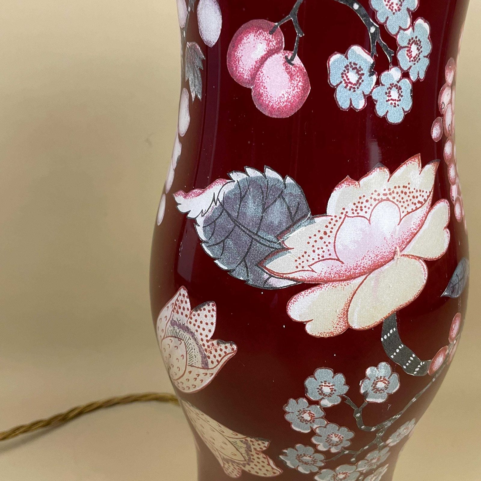 photo furniture Antique Glass Gold Red Floral Patterned Lamp Light Bedside Side Table Decoupage Desk Vase Ornate Round Base Vintage Boudoir Accent Wood