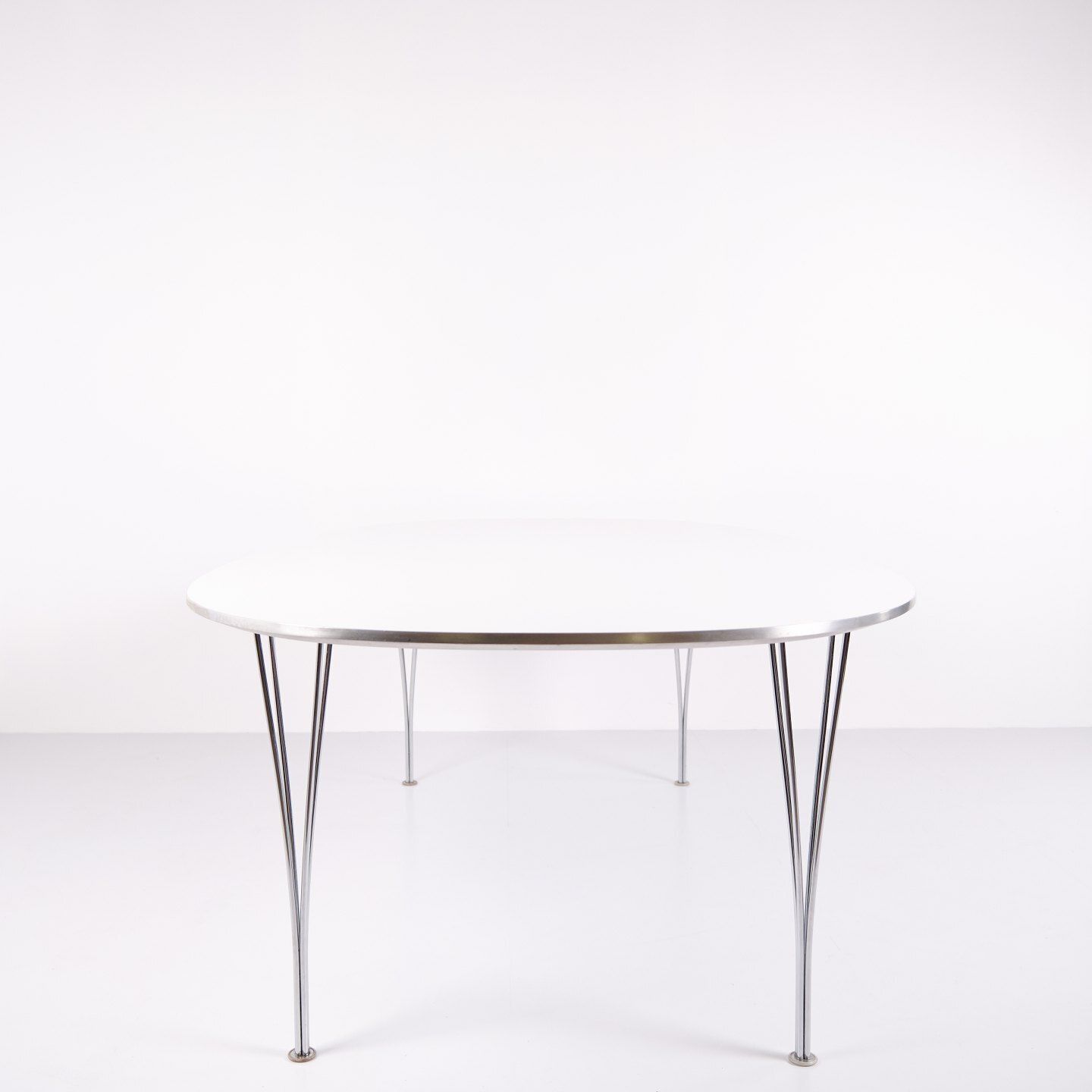 Super Ellipse Dining Table   Model B614   White Laminate   Piet Hein, Bruno Mathsson & Arne Jacobsen   Fritz Hansen photo for sale