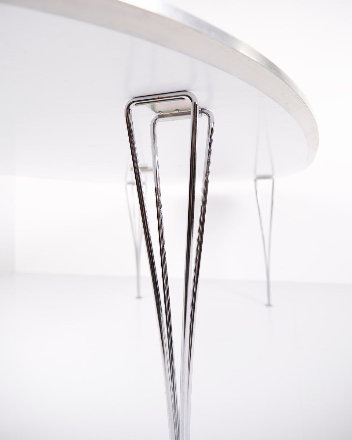Super Ellipse Dining Table   Model B614   White Laminate   Piet Hein, Bruno Mathsson & Arne Jacobsen   Fritz Hansen photo vinterior