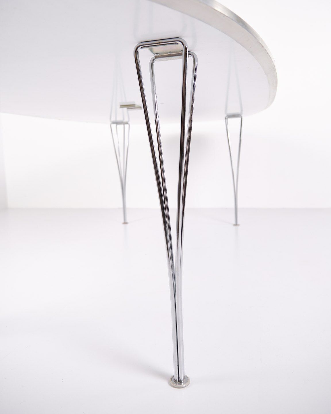 Super Ellipse Dining Table   Model B614   White Laminate   Piet Hein, Bruno Mathsson & Arne Jacobsen   Fritz Hansen photo buy