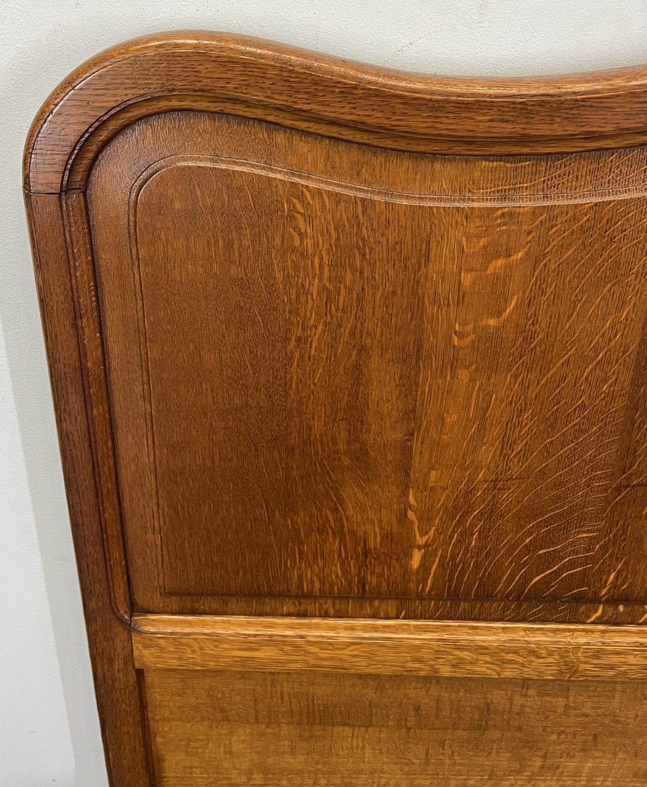 photo furniture Bed Vintage French Louis Style Oak Double Bed Frame Carved Headboard Lot 4730