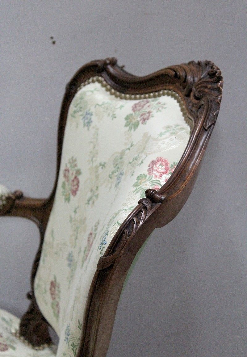 photo furniture Pair Of Louis XV Cabriolet Armchairs With Queen 19th Century