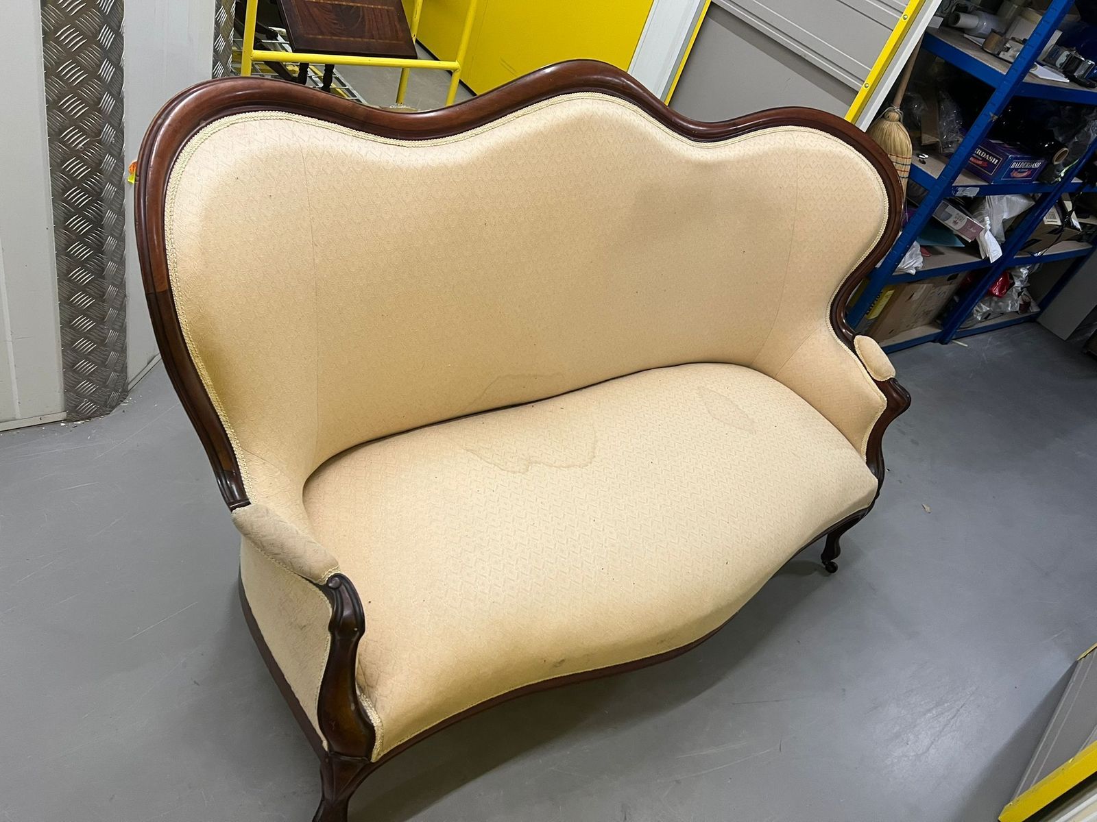 Victorian Sofa Textile Refarbished In Reasonable Good Condition Located In Tw11dg photo vinterior