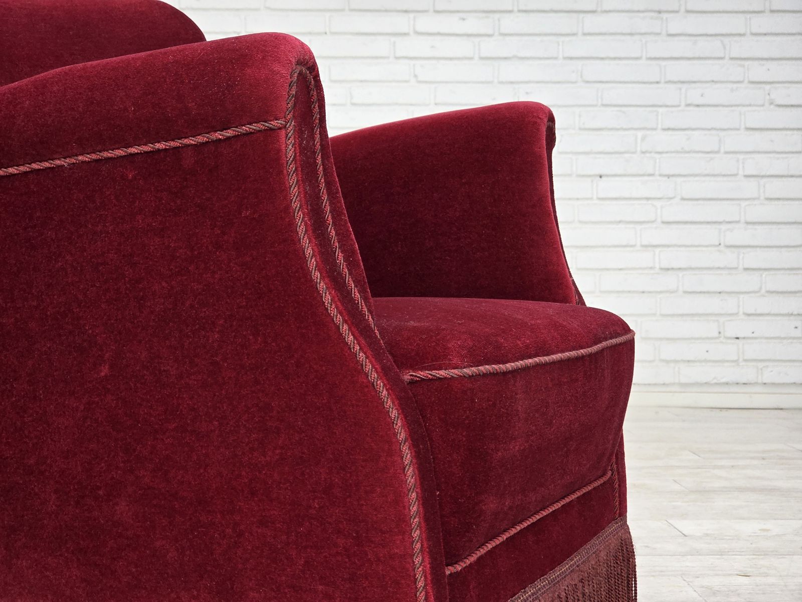 photo vinterior 1970s, Danish Armchair, Cherry Red Furniture Velour, Oak Wood Legs.