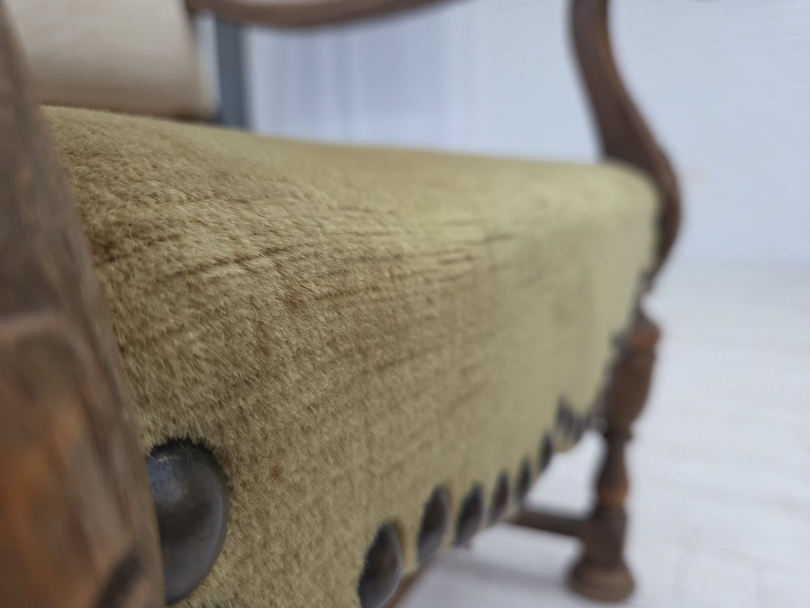 Ca. Jaren 1950, Deense Fauteuil Met Hoge Rugleuning, Handgeweven Wol, Velours, Gesneden Eikenhout. photo buy