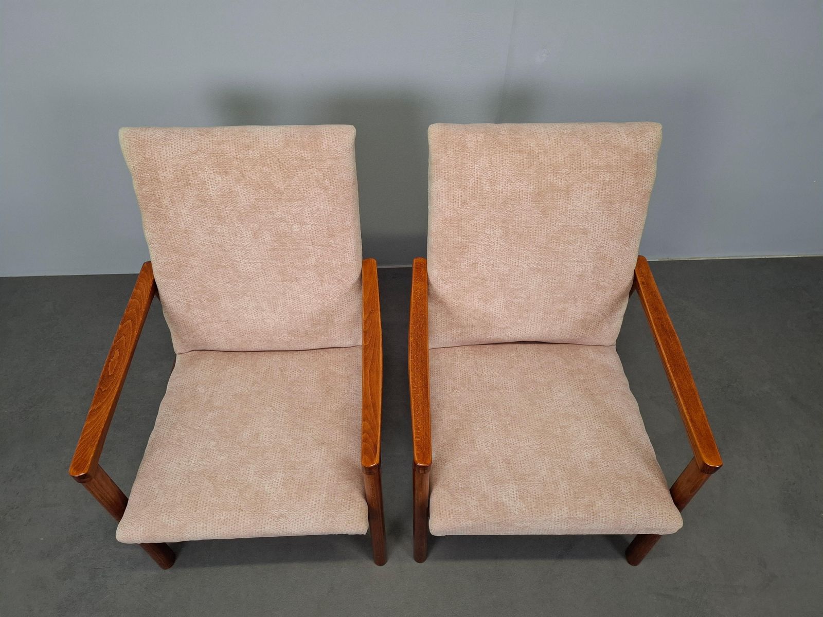 photo vintage Pair Of Ton Mid Century Modern Armchairs, Czechoslovakia, 1970s