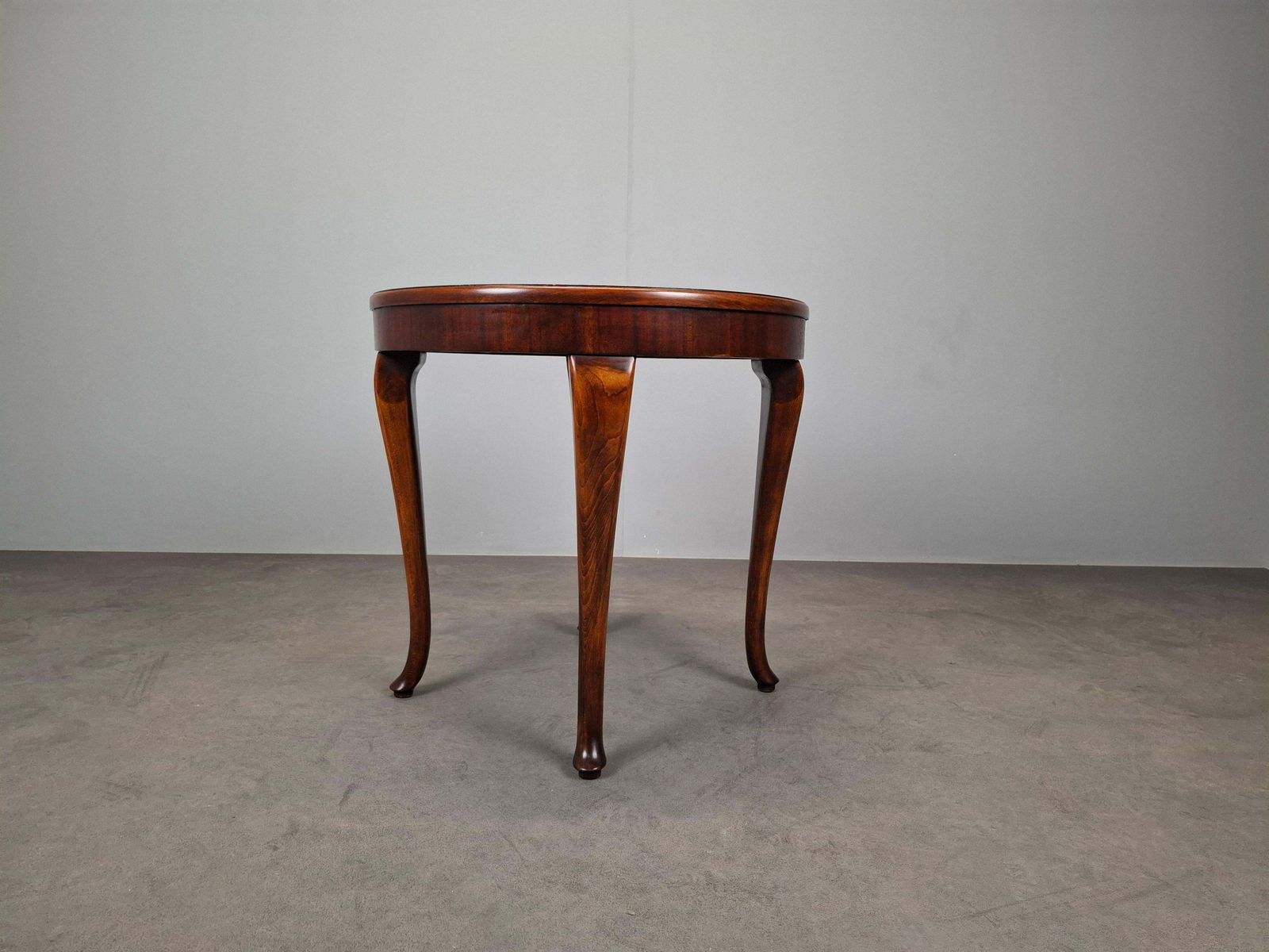 1930s Czechoslovak Art Deco Round Table In Wood And Veneer photo 987.0