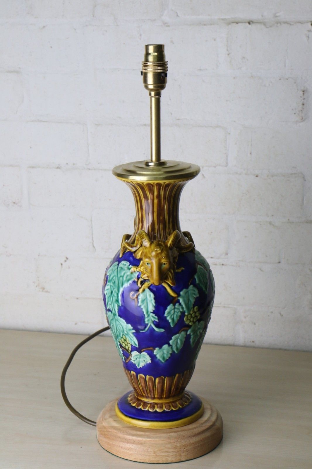 photo furniture Table Lamp Vintage Majolica European Lamp Decorative Ceramic Lamp Refurbished