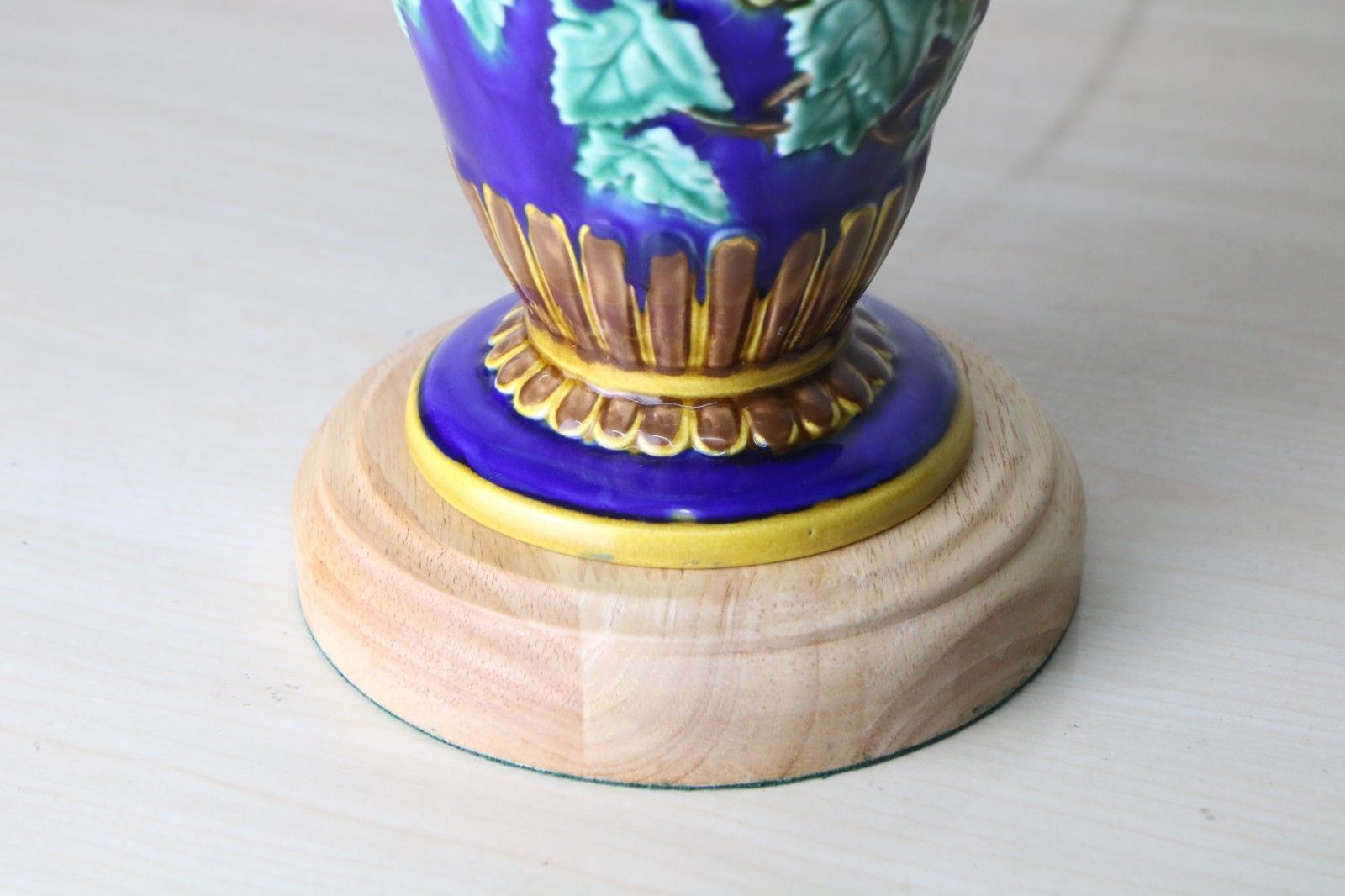 photo for sale Table Lamp Vintage Majolica European Lamp Decorative Ceramic Lamp Refurbished