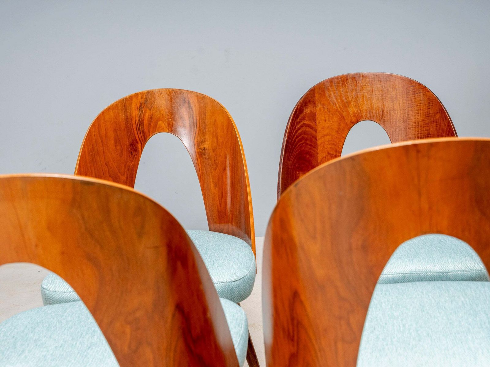 Antonín šuman Stoelen Set, Tatra Furniture, Tsjechoslowaaks Design Jaren 1960 photo Meubels