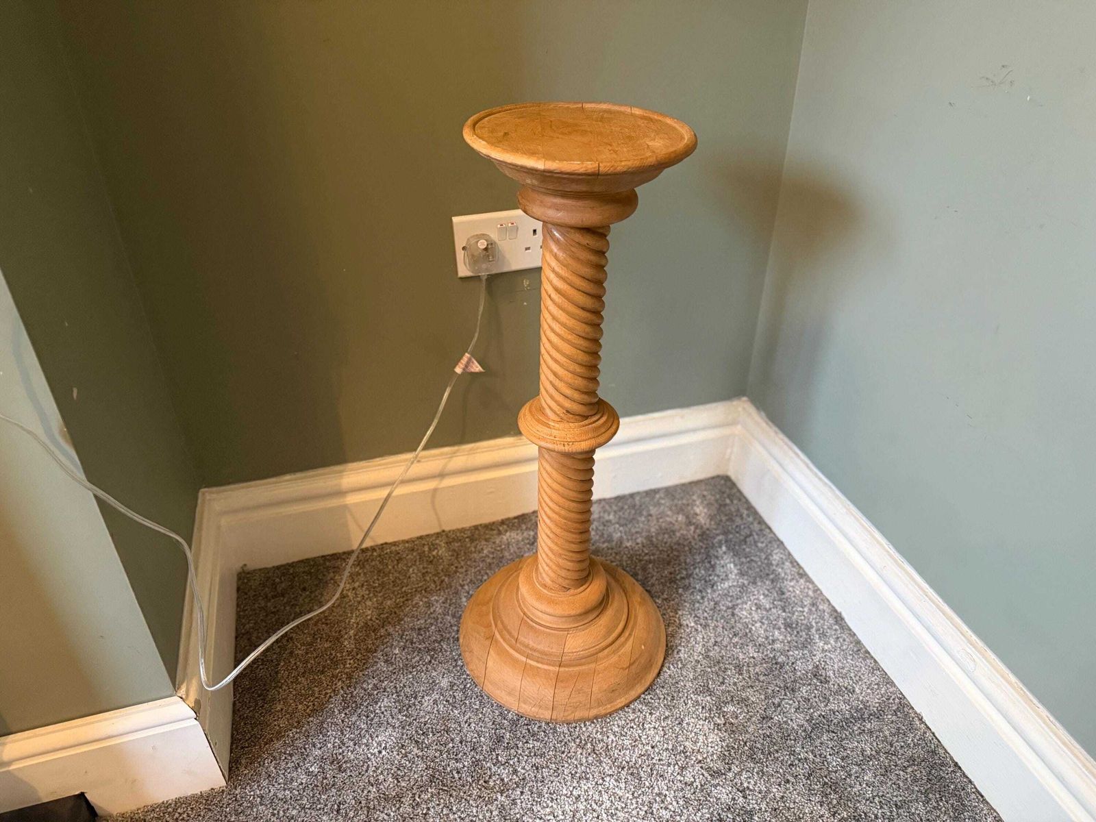 Vintage Solid Wood Plant Stand / Pot Stand / Pedestal Table / Lamp Stand