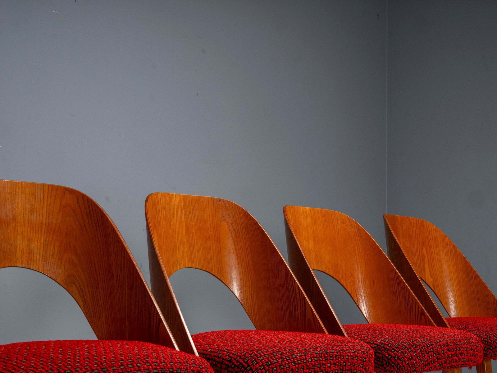 Antonín šuman Eetkamerstoelen, Tatra Nábytok, Tsjecho Slowakije Jaren 1960 photo for sale