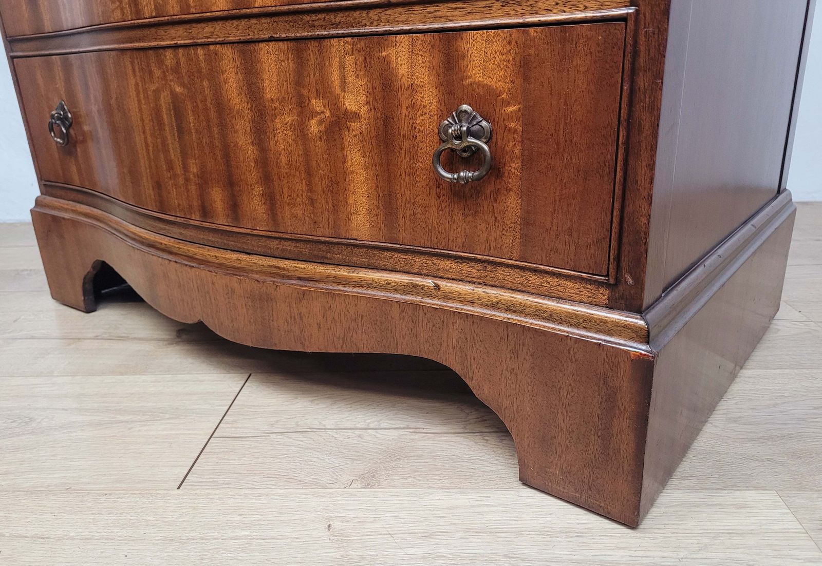 photo for sale Chest Of Drawers 4 Serpentine Front Mahogany Antique English