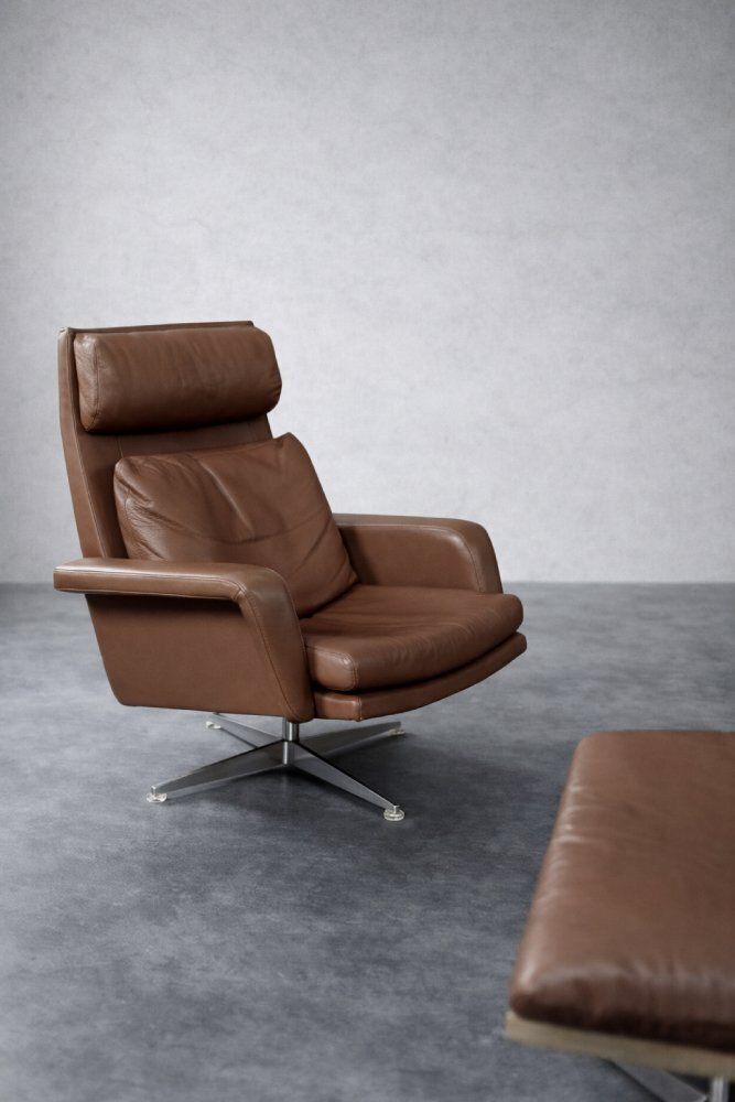 photo vintage Set Of Mid Century Modern Danish Brown Leather Swivel Chair & Ottoman, 1970s
