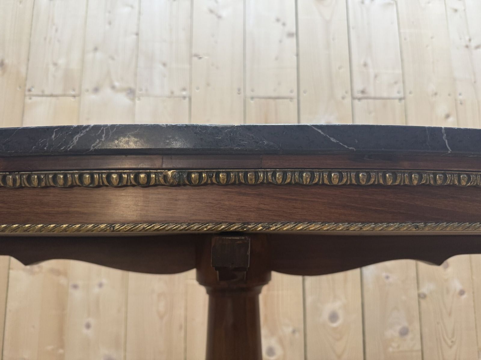 Guéridon Oval De Style Empire En Noyer Et Marbre photo Furniture