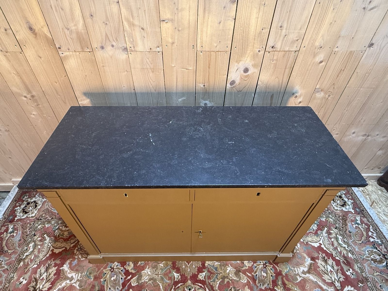 Buffet à Plinthes Louis Philippe En Bois Peint Et Marbre Noir photo for sale