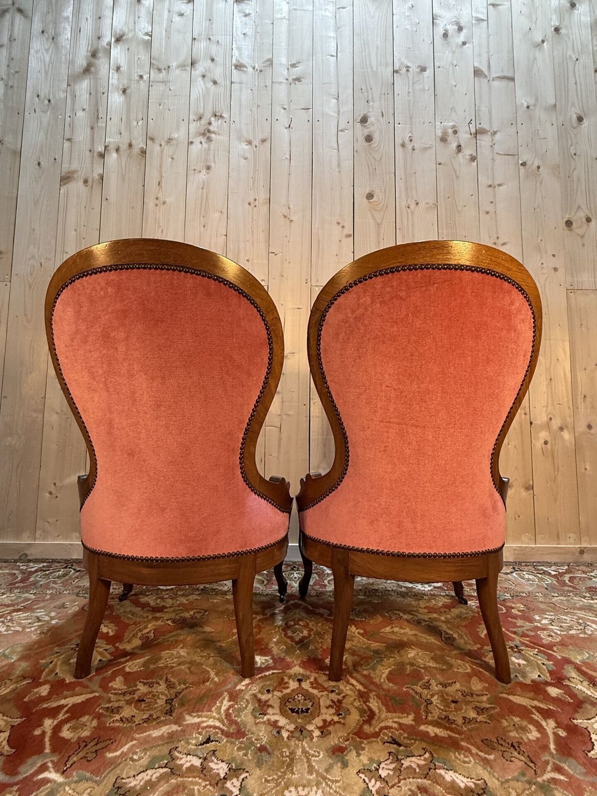 Paire De Chauffeuses Louis Philippe En Noyer Et Velours Rose photo vinterior