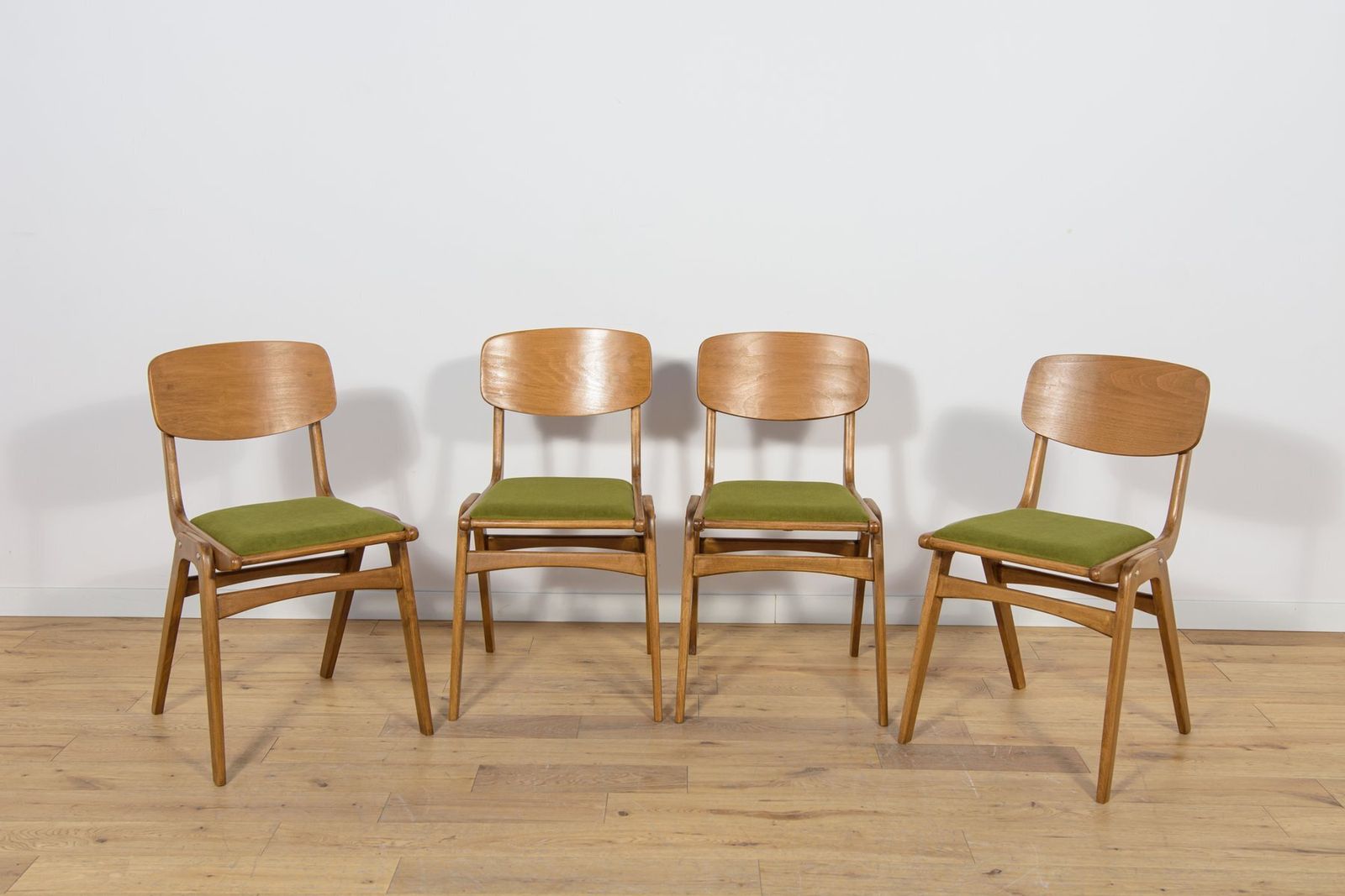 Model 229xb Boomerang Dining Chairs From Goscinski Furniture Factory, Poland, 1960s, Set Of 4 photo furniture
