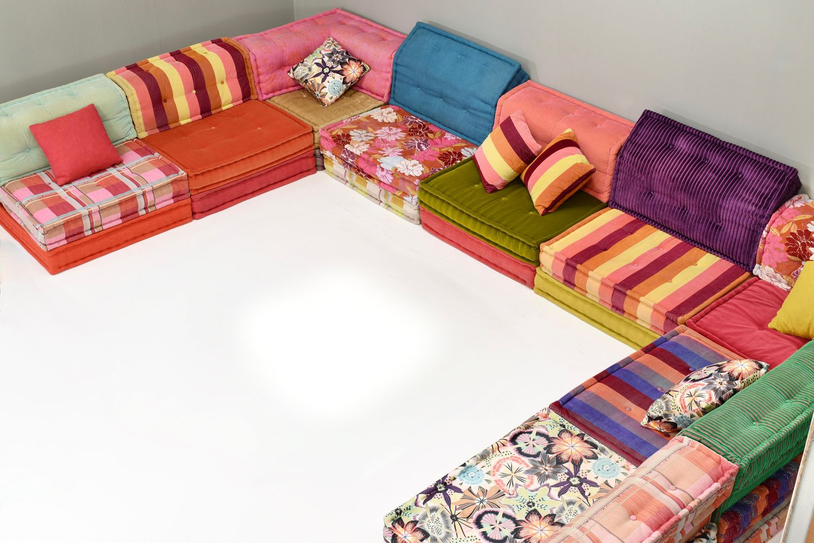 Mah Jong 33 Piece Sofa By Hans Hopfer In Missoni / Kenzo Fabric For Roche Bobois photo 33999.0