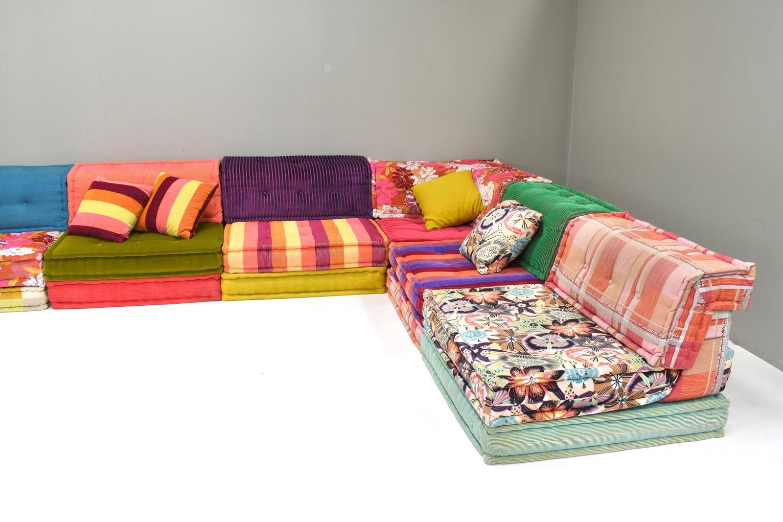 33999.0 Mah Jong 33 Piece Sofa By Hans Hopfer In Missoni / Kenzo Fabric For Roche Bobois photo