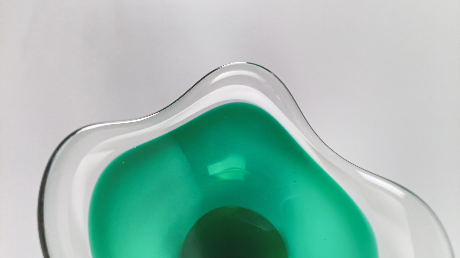 Green And White Glass 'Coquille' Bowl By Paul Kedelv For Flygsfors, Sweden, 1953 photo for sale