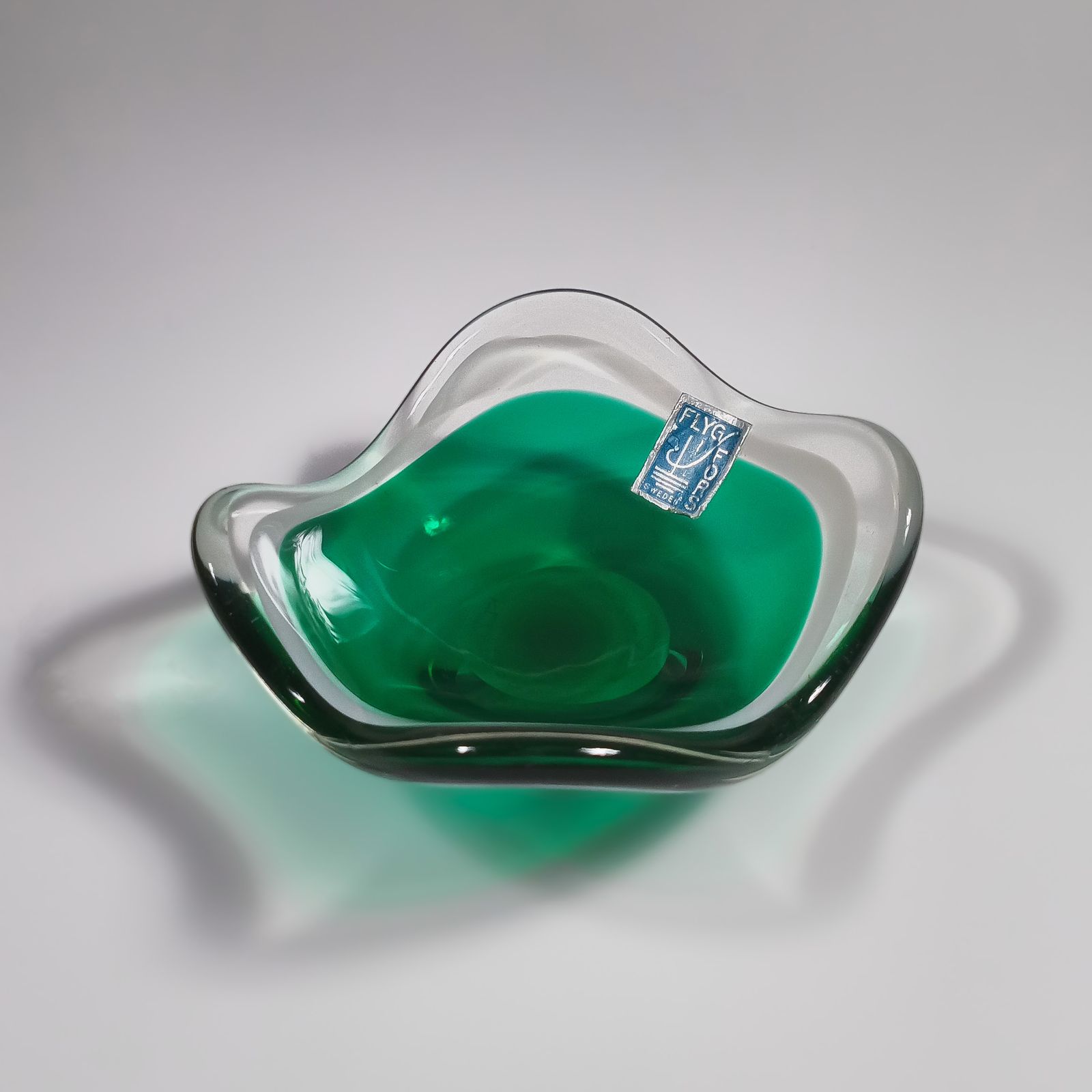 Green And White Glass 'Coquille' Bowl By Paul Kedelv For Flygsfors, Sweden, 1953 photo Home Decor