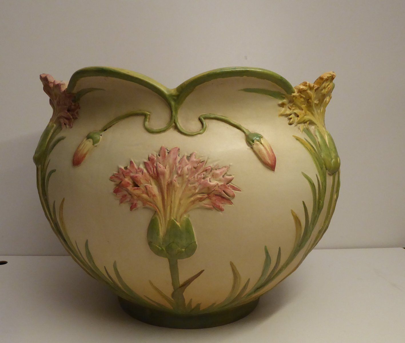 photo vinterior Art Nouveau Cachepot Sur Colonne Planter On Display By Jean Massier For Vallauris, Set Of 2