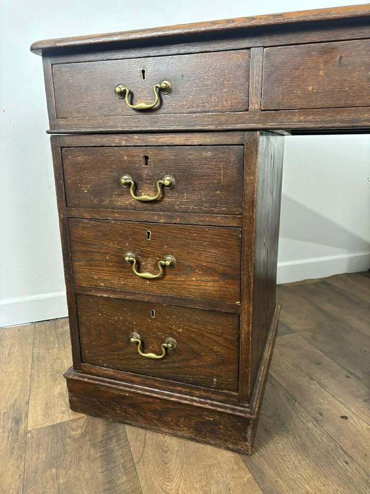 Victorian Oak Twin Pedestal Kneehole Desk photo vinterior