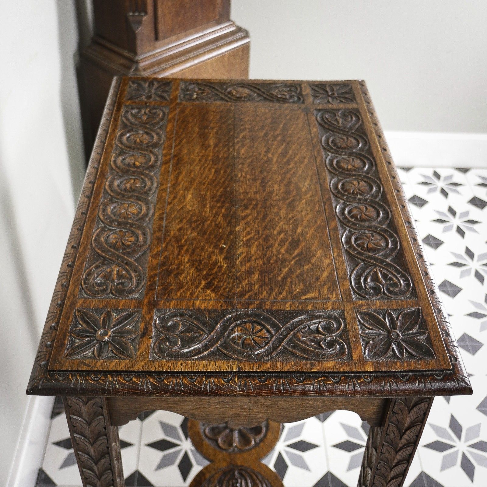 photo vinterior Oak Side Table Or Hall Table Heavily Carved Top, Legs And Stretcher Victorian