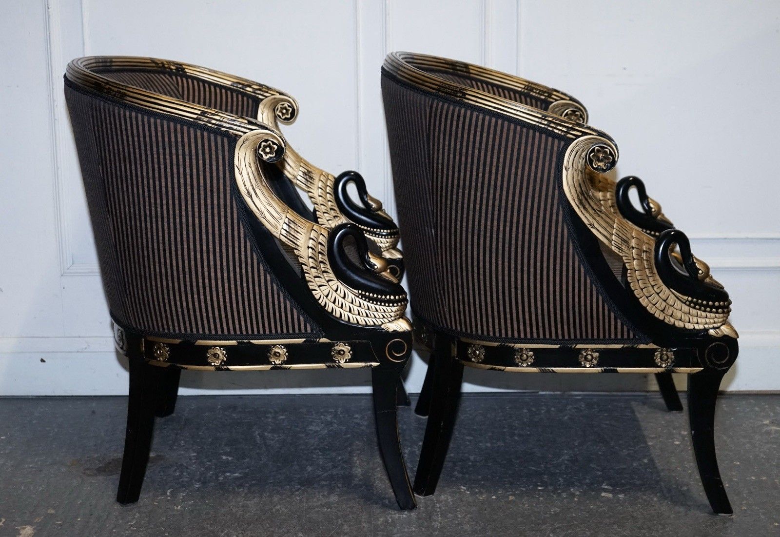 photo vintage Lovely Pair Of Black Lacquered And Gilt Upholstered Open Armchairs