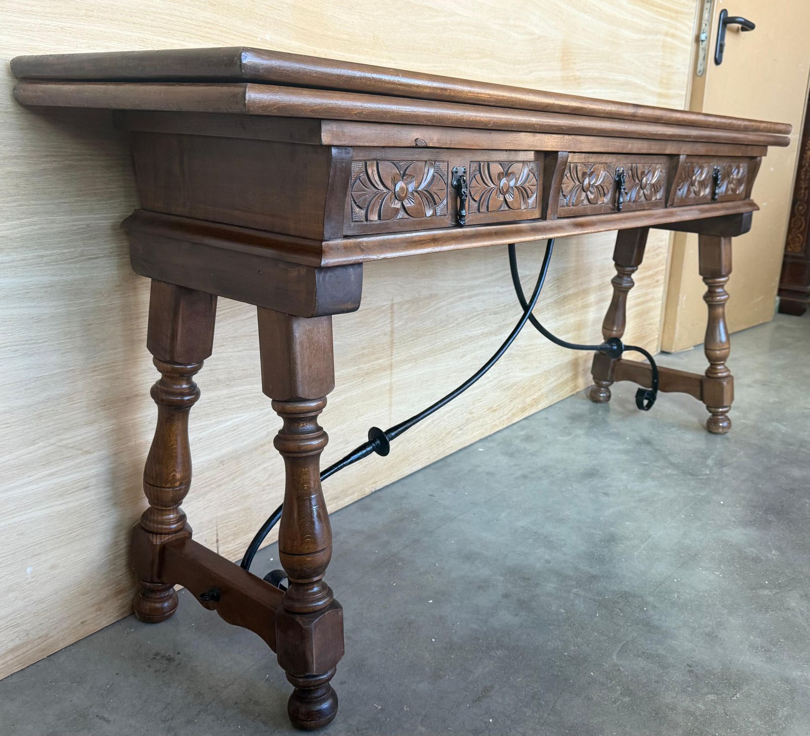 Console espagnole à abattant du début du XXe siècle, avec entretoise en fer et 3 tiroirs photo 3482.0