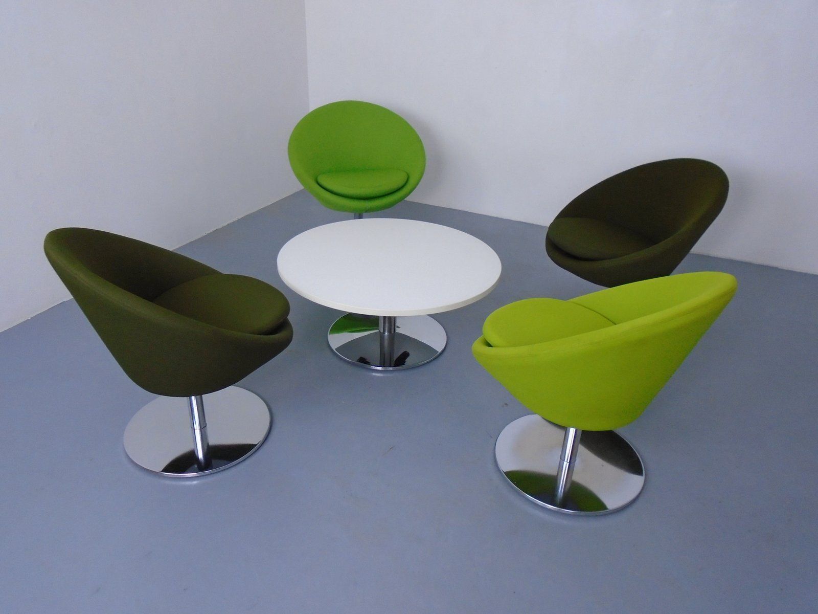 Allermuir Conic Swivel Club Chairs & Table, Uk, 2015, Set Of 5 photo for sale