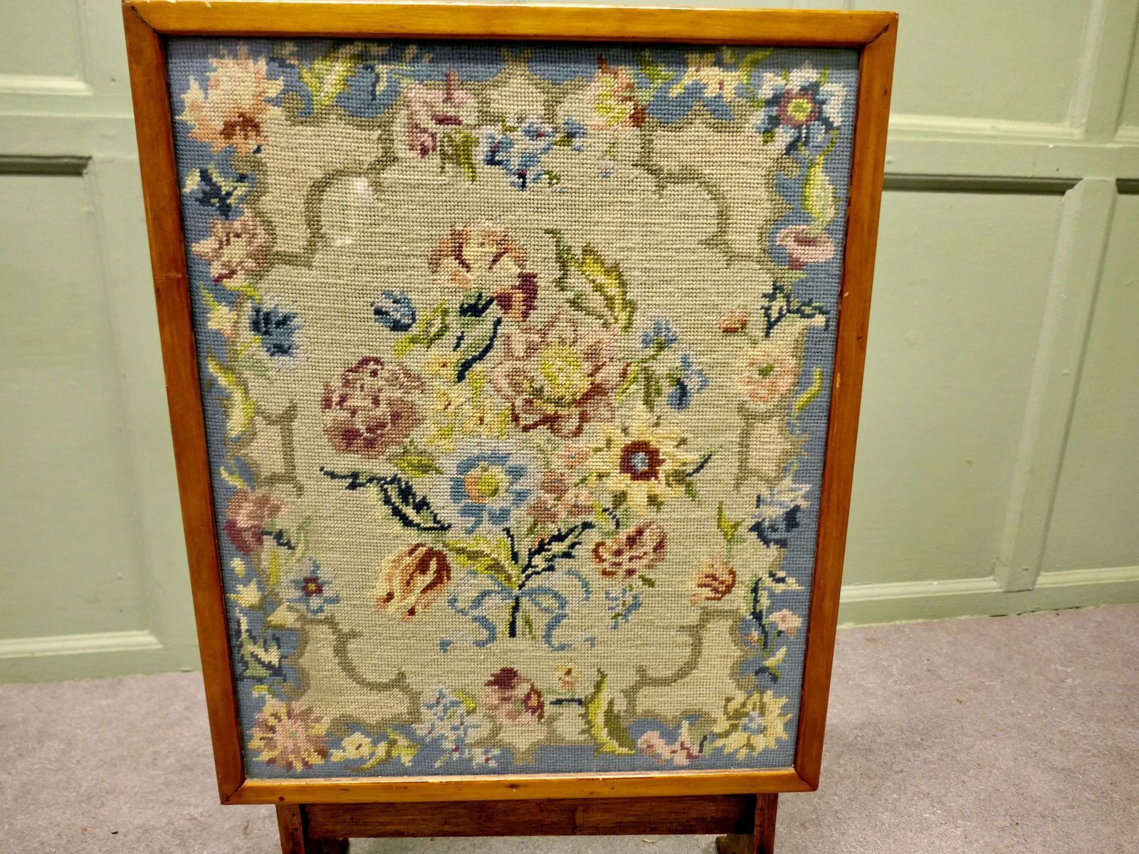 Metamorphic Embroidered Fire Screen Occasional Table Superb Expertly Hand Embroidered