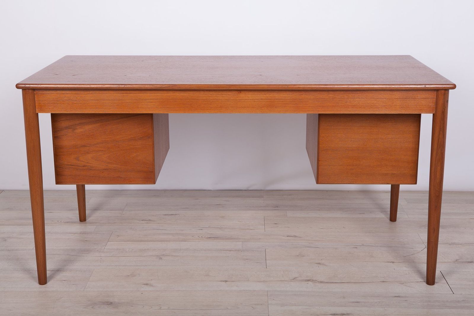 Danish Teak Desk By Børge Mogensen For Søborg Møbelfabrik, 1960s photo vintage
